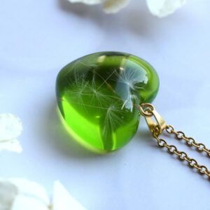 Náhrdelník Púpava zelené 3D srdce 3171 A CHO <br><p class="stock in-stock s_in_stock_color can_be_backordered_color woo-custom-stock-status">Skladom 1 ks (aj na objednávku)</p>