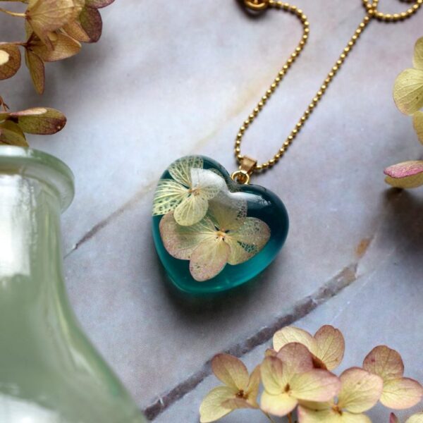 Náhrdelník Hortenzia smaragdové 3D srdce 3011 A CHO