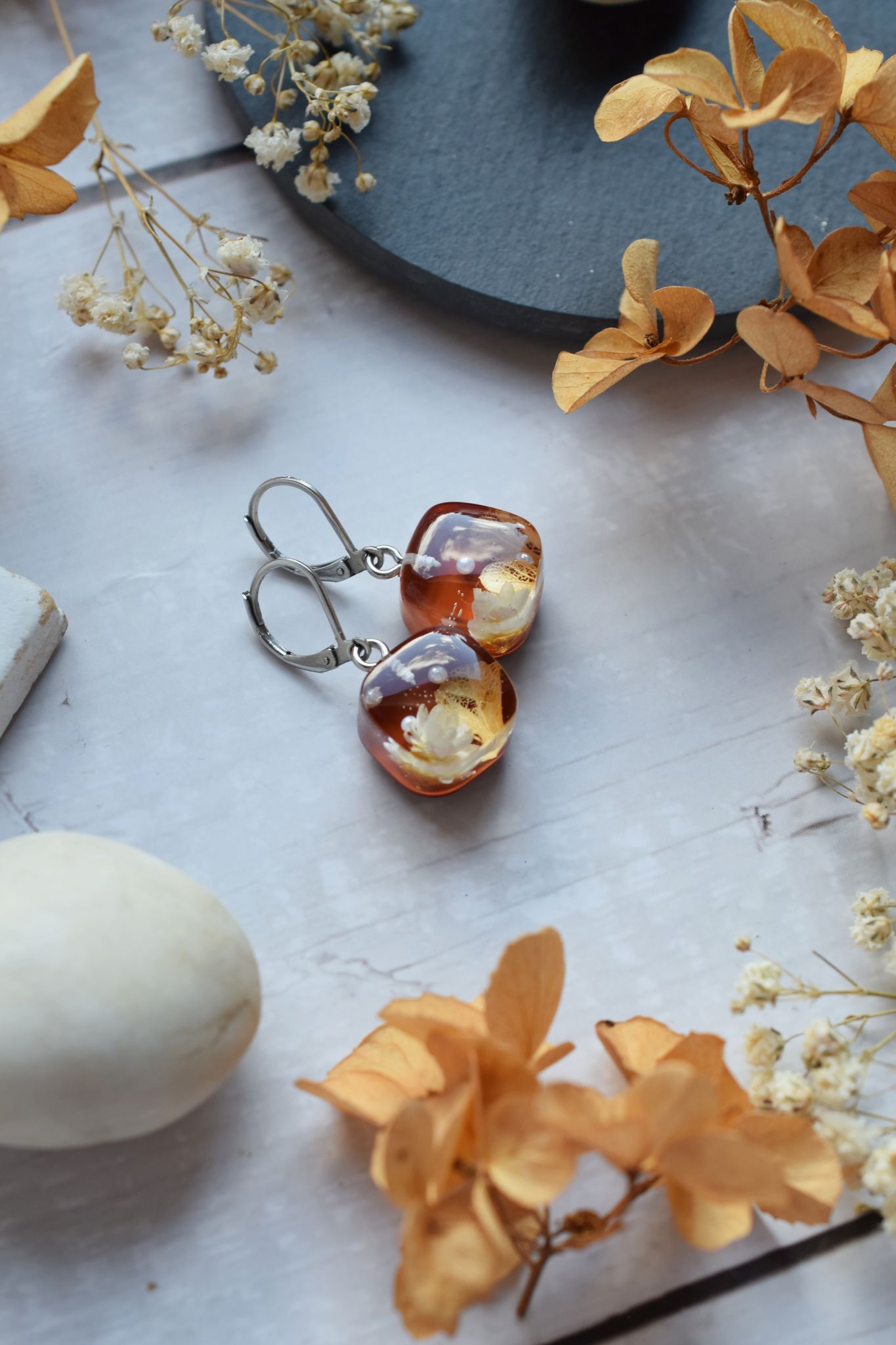 Náušnice Hnedá hortenzia štvorčeky 3868 B CHO – Obrázok 3