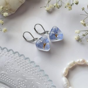 Náušnice Veronika trojuholníčky 3957 A CHO <br><p class="stock in-stock s_in_stock_color can_be_backordered_color woo-custom-stock-status">Skladom 1 ks (aj na objednávku)</p>