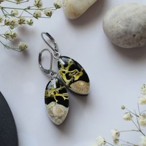 Náušnice Lišajník a ulita lístky 3977 A CHO <br><p class="stock in-stock s_in_stock_color can_be_backordered_color woo-custom-stock-status">Skladom 2 ks (aj na objednávku)</p>